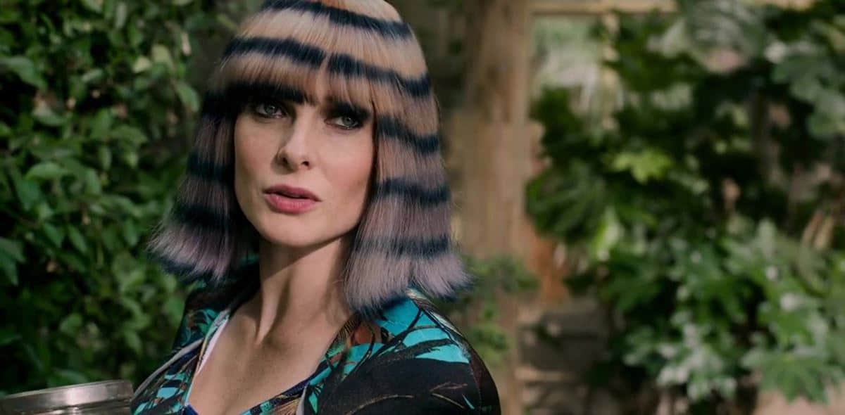 Riza Stavros (Rebecca Ferguson)