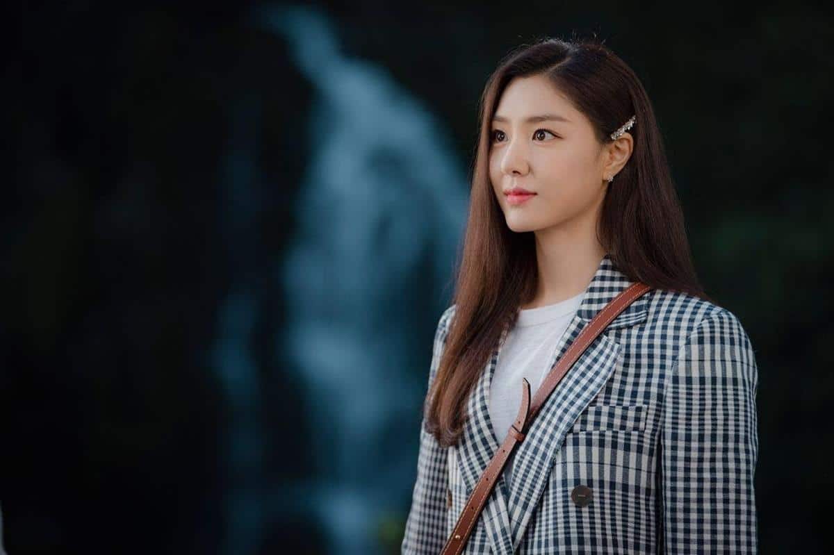 pemain crash landing on you_Seo Ji Hye (Seo Dan)