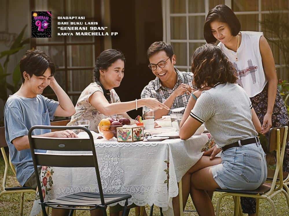 Elemen 90an dari Set, Sinematografi dan Tone Warna