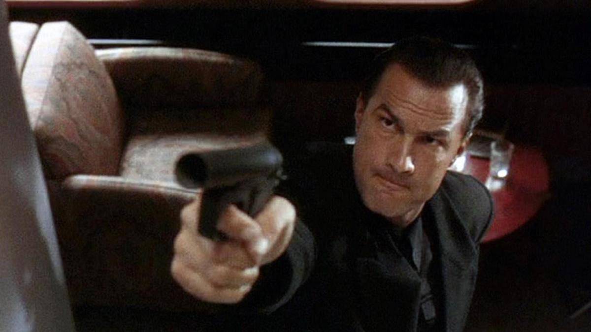 review under siege 2_Film Action Seagal yang Tanggung