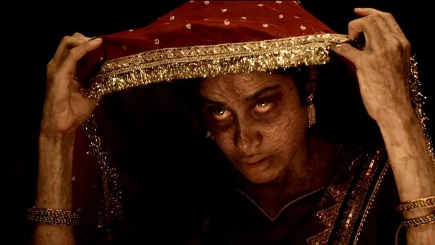 Plotnya Berbelit dan Simbol yang Tidak terduga_