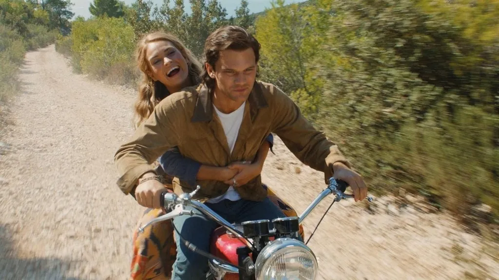 film jeremy irvine_Mamma Mia! Here We Go Again_