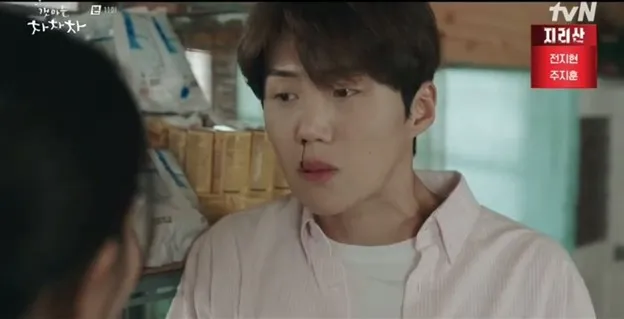 Kenyang Melihat Hye Jin dan Du Sik yang Sedang Dimabuk Cinta_