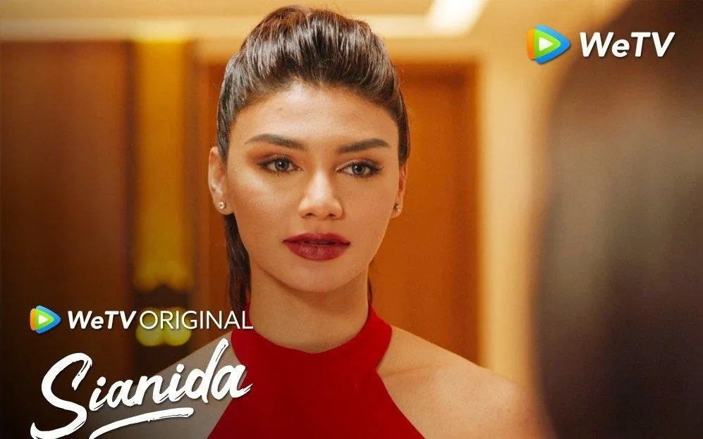 Jihane Almira (Amelia)