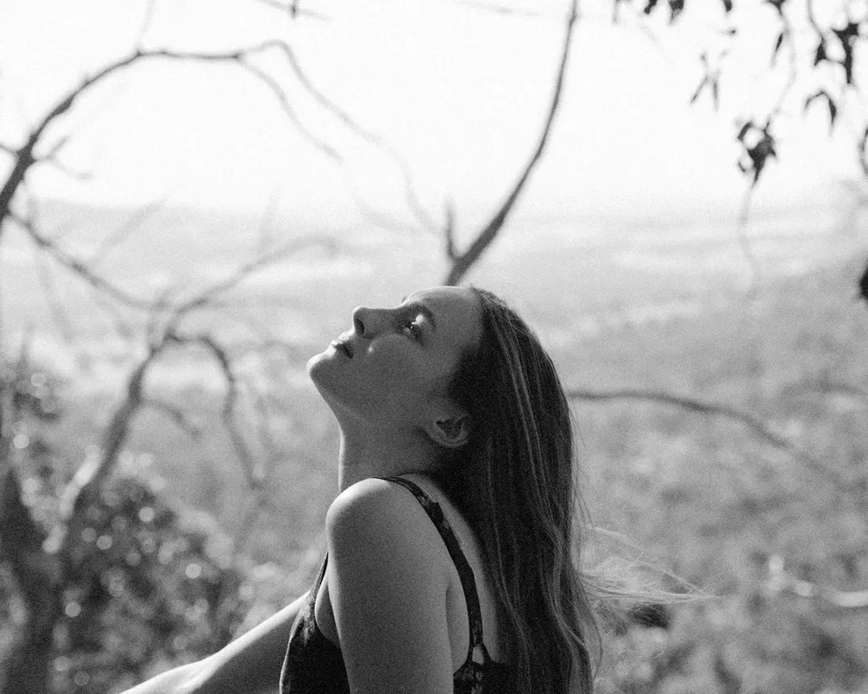 Claude Scott-Mitchell sebagai Gretchen Remaja