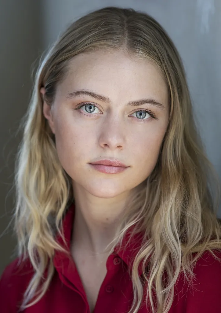 Phoenix Connolly (Lauren LaMott)_