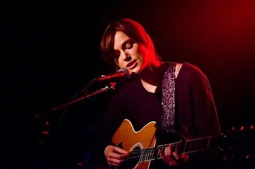 Review Begin Again_Aktris dan Aktor yang Multitalenta_