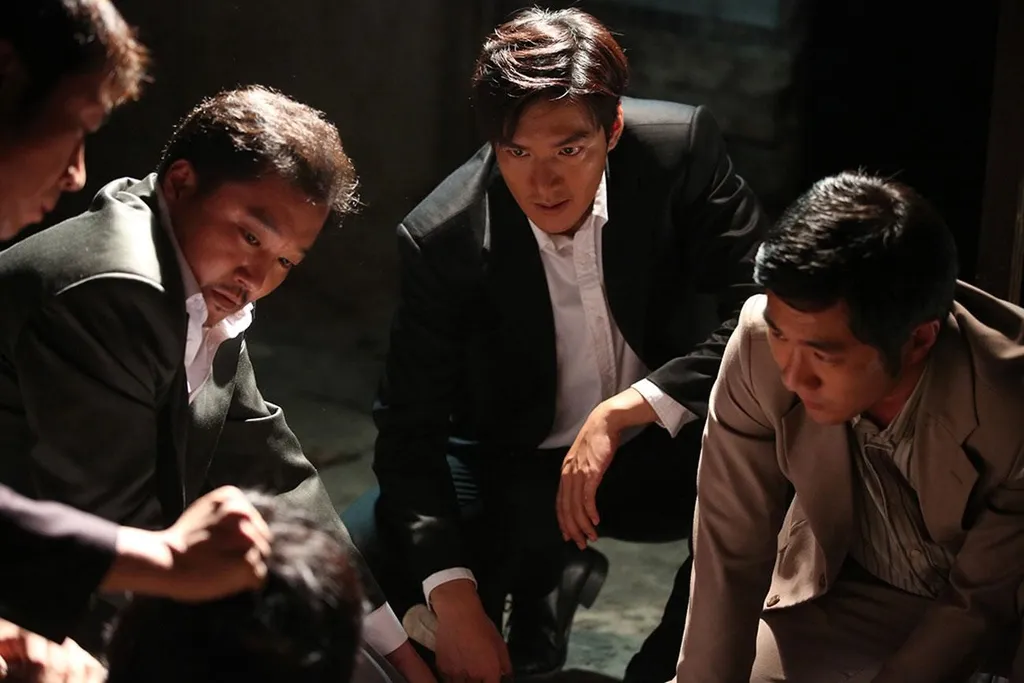Review Gangnam Blues_Tumbal Keserakahan dan Persaingan Politik_