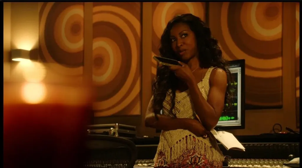 Gabrielle Dennis (Laura)