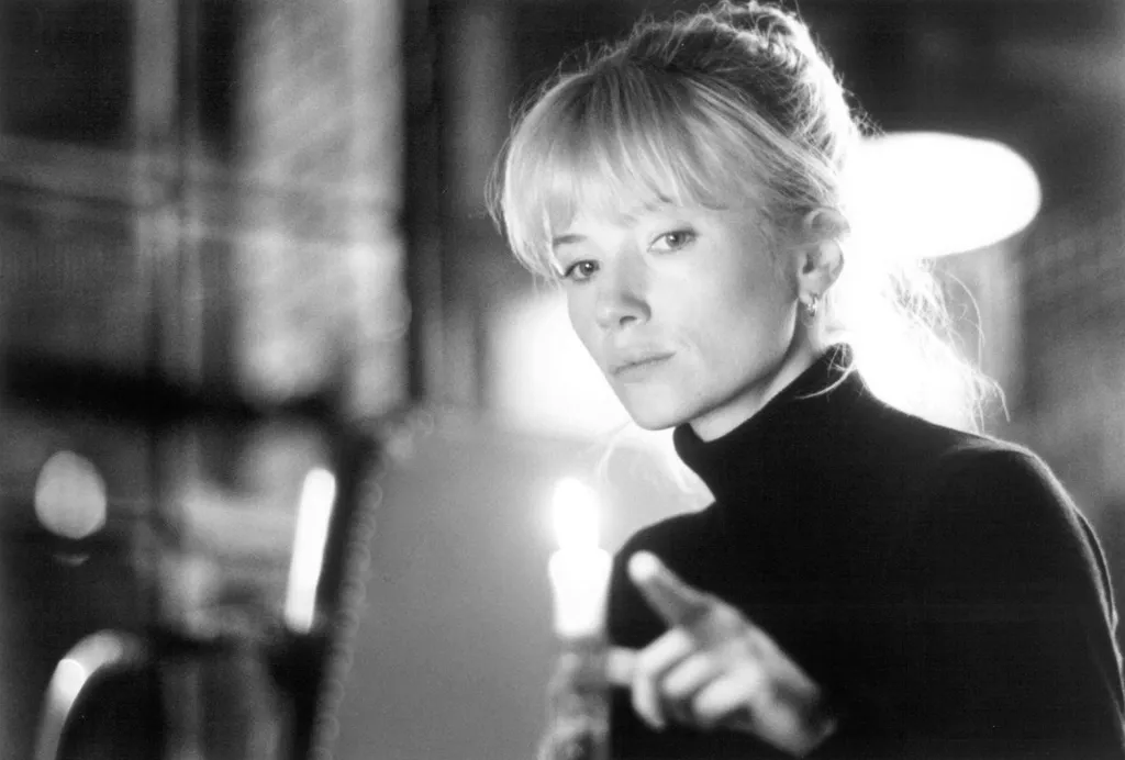 Rebecca De Mornay (Vivian Hill)