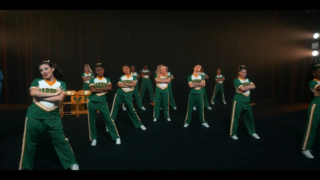 fakta senior year_Mengusung Tema Cheerleader dan Prom Night_