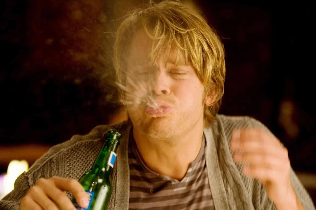 Clive/Pegawai dan Sahabat Ze (Eric Christian Olsen)