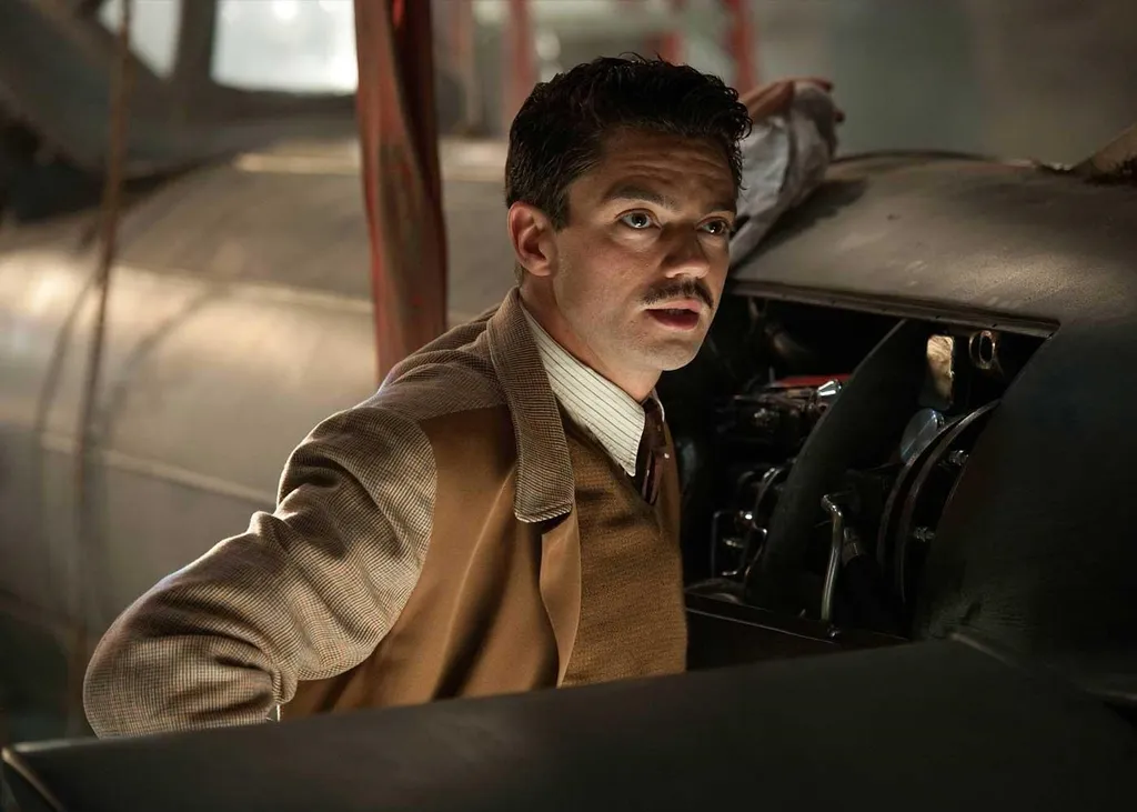 Howard Stark (Dominic Cooper)