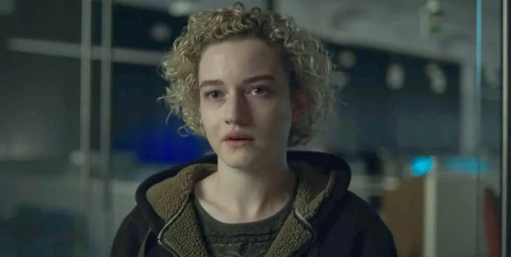 Julia Garner Tak Mengira Bisa Dapat Peran Ruth Langmore