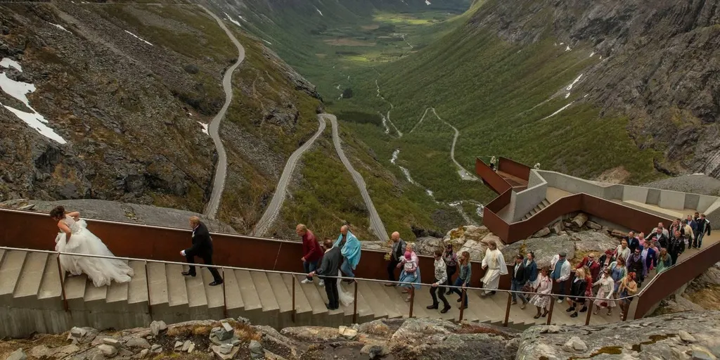 Menampilkan Keindahan Trollstigen