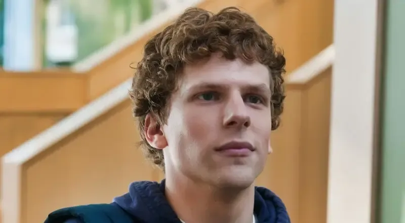 Pemeran The Social Network_Jesse Eisenberg – Mark Zuckerberg_