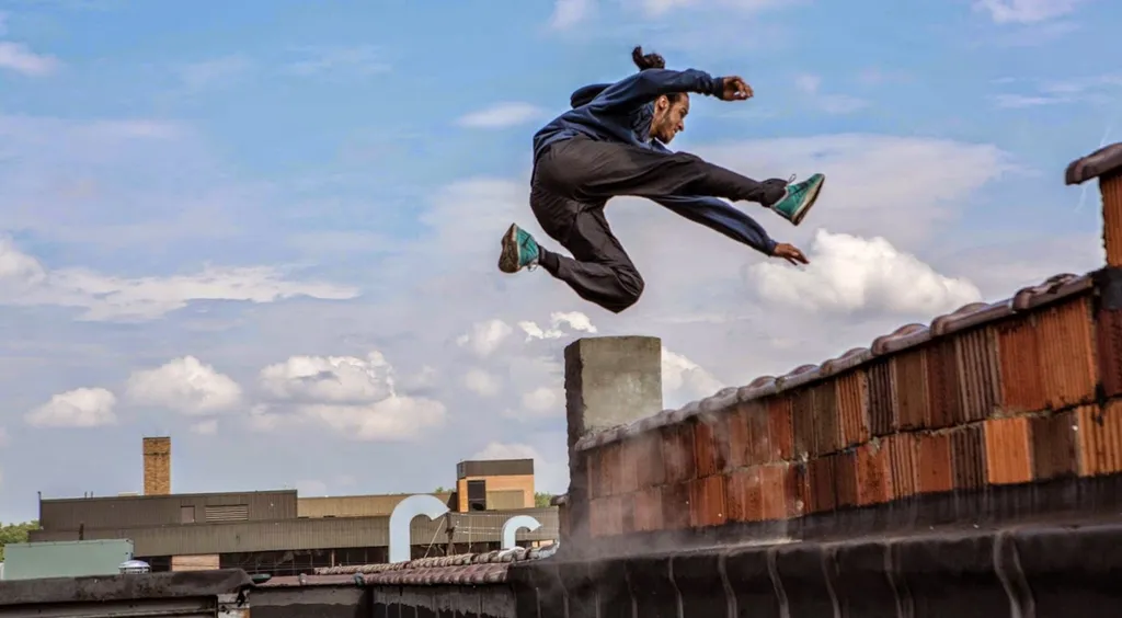 Penuh Keseruan Aksi Parkour_