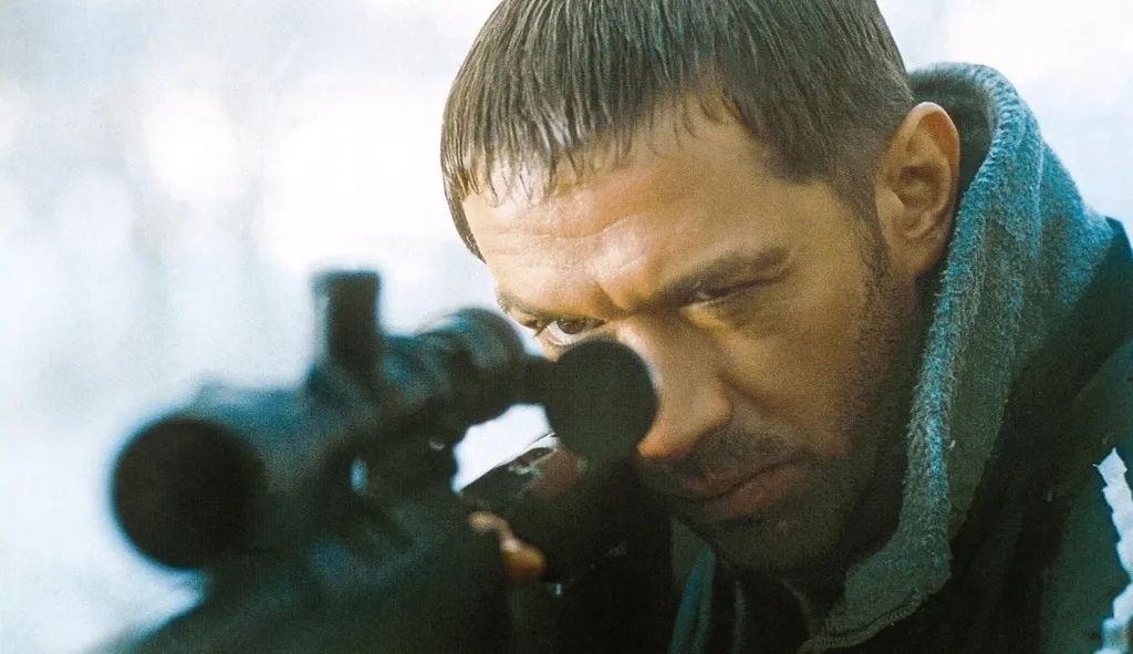 Vladimir Mashkov (Sasha Ivanic)