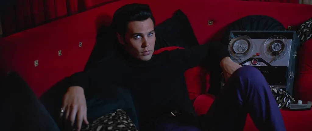 Elvis Presley (Austin Butler)