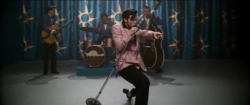 Scotty Moore (Xavier Samuel)