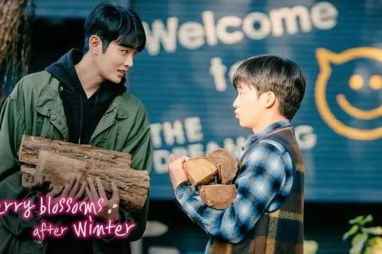 Semenjak itu, Hae Bom dan Tae Sung jadi jauh walau tinggal satu atap. Mereka enggak lagi bermain bersama. Enggak saling menyapa walau selalu pergi ke sekolah yang sama. Kini, keduanya sama-sama ada di tingkat akhir SMA. Tae Sung menjelma jadi siswa yang tinggi, tampan, populer, dan cuek. Sementara Hae Bom penyendiri dan enggak punya teman. Selain itu, dia juga jadi sasaran bullying teman sekelasnya waktu kelas 2, yang sayangnya mereka satu kelas lagi di kelas 3.