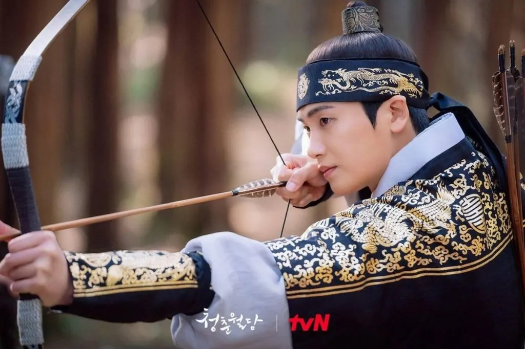 review Our Blooming Youth_Aksi Park Hyung Sik Jadi Putra Mahkota_