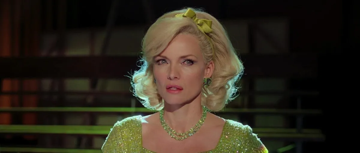 Film Michelle Pfeiffer Terbaik_Hairspray (2007)_